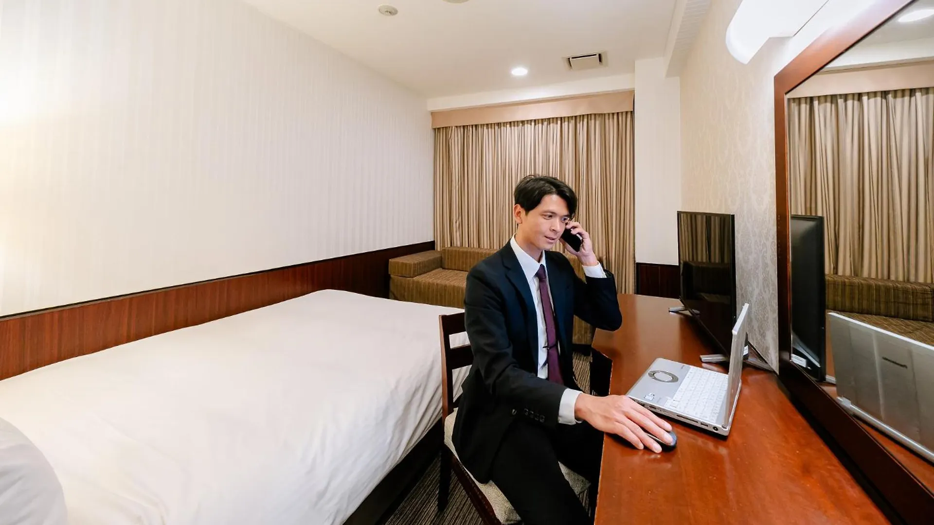 Hotel Hillarys Osaka