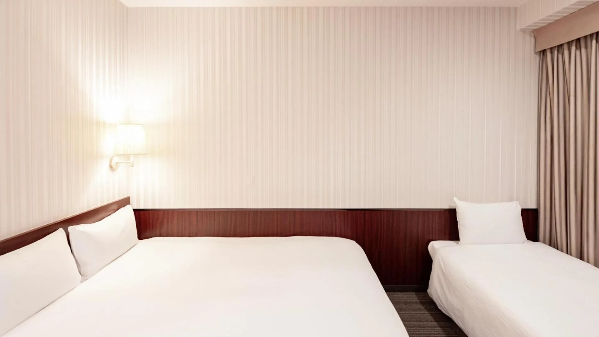 Hotel Hillarys Osaka