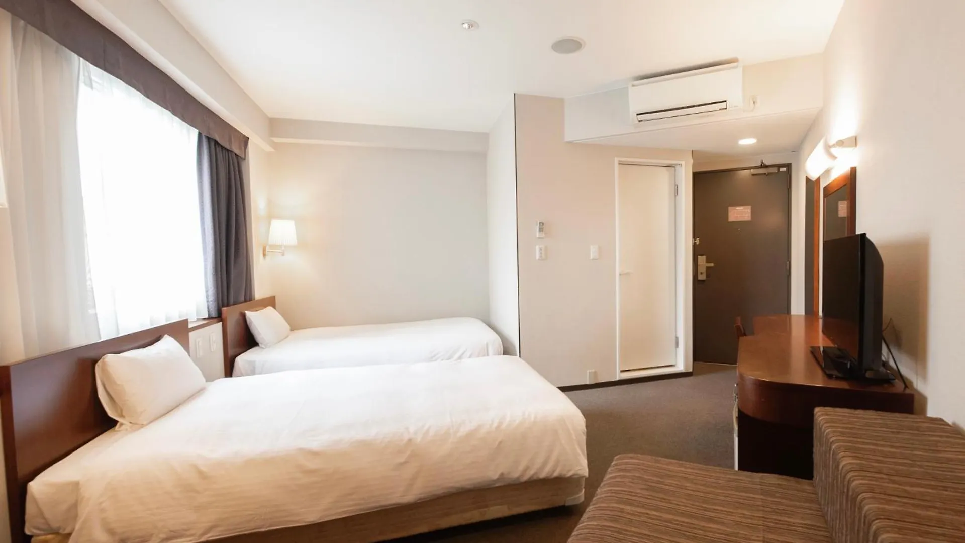 Hotel Hillarys Osaka 3*,